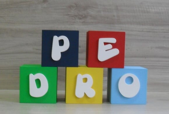 Nomes em Cubos - Mod. Infantil - 6 x 6 x 6 cm - 5 Letras
