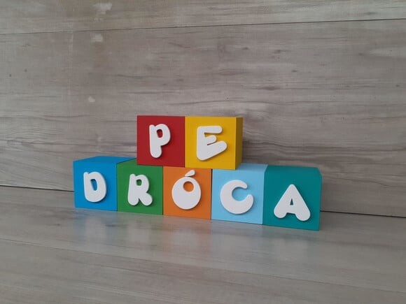 Nomes em Cubos - Mod. Infantil - 6 x 6 x 6 cm - 7 Letras