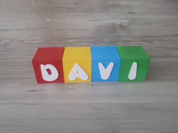 Nomes em Cubos - Mod. Infantil - 8 x 8 x 8 cm - 4 Letras