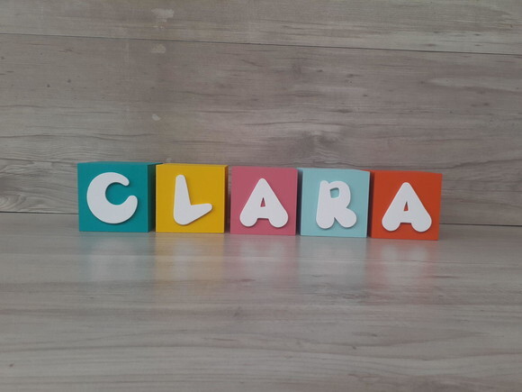 Nomes em Cubos - Mod. Infantil - 8 x 8 x 8 cm - 5 Letras