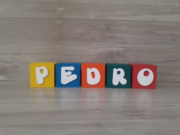 Nomes em Cubos - Mod. Infantil - 8 x 8 x 8 cm - 5 Letras