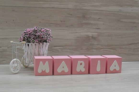 Nomes em Cubos - Mod. Infantil - 8 x 8 x 8 cm - 5 Letras