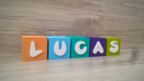 Nomes em Cubos - Mod. Infantil - 8 x 8 x 8 cm - 5 Letras