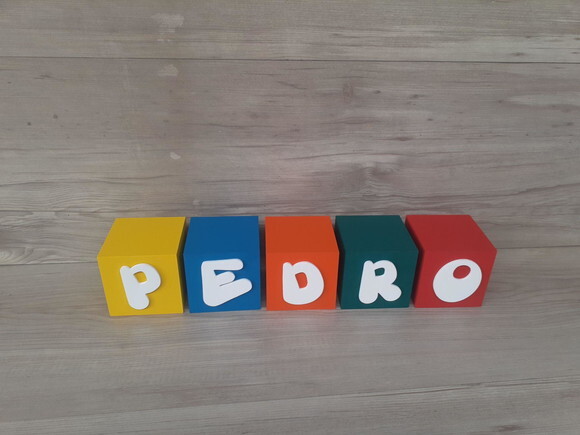 Nomes em Cubos - Mod. Infantil - 8 x 8 x 8 cm - 5 Letras