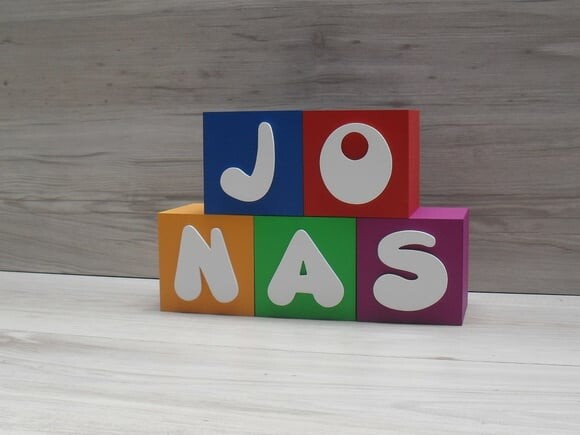Nomes em Cubos - Mod. Infantil - 8 x 8 x 8 cm - 5 Letras