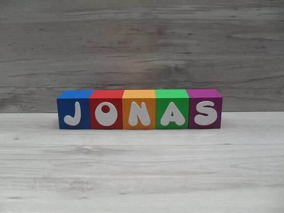 Nomes em Cubos - Mod. Infantil - 8 x 8 x 8 cm - 5 Letras