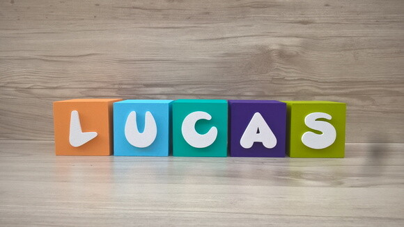 Nomes em Cubos - Mod. Infantil - 8 x 8 x 8 cm - 5 Letras