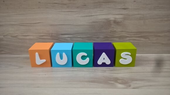 Nomes em Cubos - Mod. Infantil - 8 x 8 x 8 cm - 5 Letras