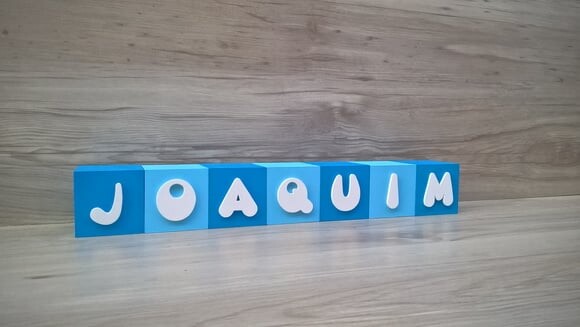 Nomes em Cubos - Mod. Infantil - 8 x 8 x 8 cm - 7 Letras
