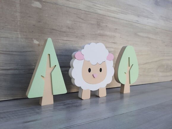 Ovelha de Mesa em mdf (decoração Fazendinha) + Árvores 15 cm