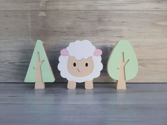 Ovelha de Mesa em mdf (decoração Fazendinha) + Árvores 15 cm