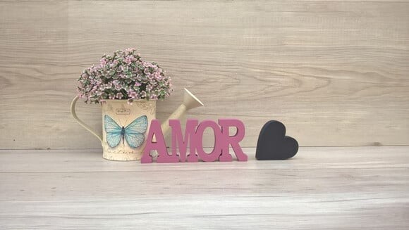 Palavra AMOR - linha BK + mini coração