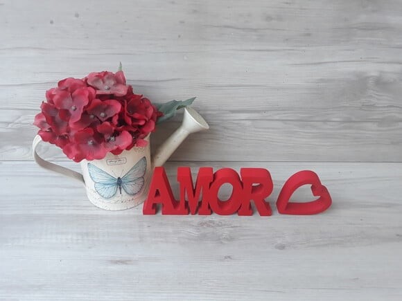 Palavra AMOR - linha BK + mini coração vazado
