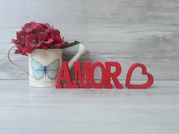 Palavra AMOR - linha BK + mini coração vazado