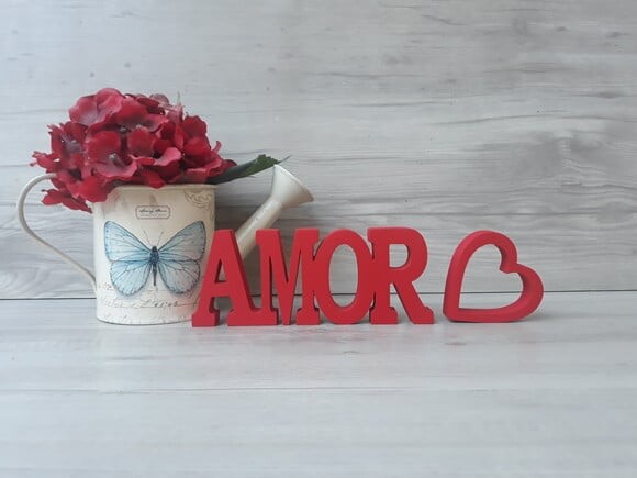 Palavra AMOR - linha BK + mini coração vazado