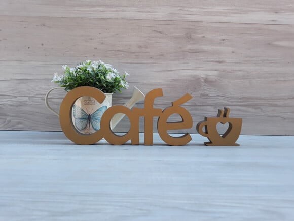 Palavra decorativa Café + escultura xícara