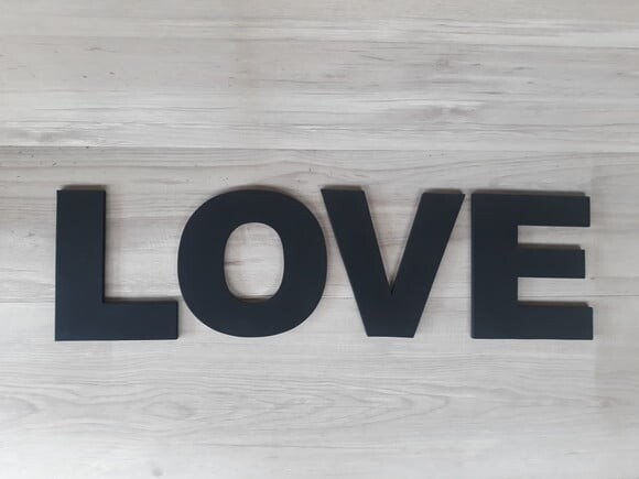 Palavra Decorativa de Parede LOVE