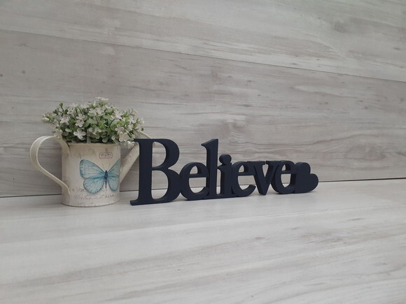 Palavra Decorativa em mdf Believe com Coração