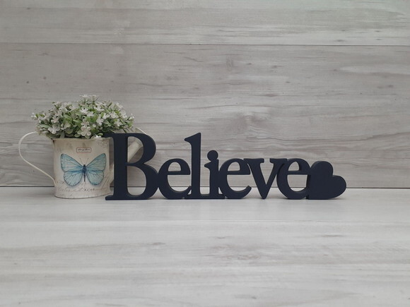 Palavra Decorativa em mdf Believe com Coração