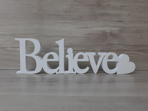 Palavra Decorativa em MDF Believe com coração