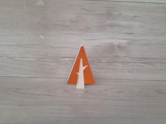 Pinheiro Escandinavo com Tronco- Peça de Mesa em mdf - 15 cm