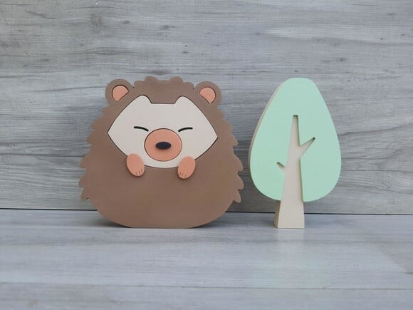 Porco Espinho + Árvore de Mesa em mdf - 15 cm