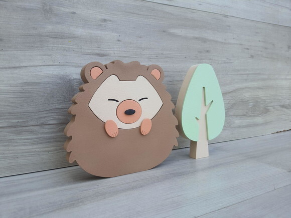 Porco Espinho + Árvore de Mesa em mdf - 15 cm