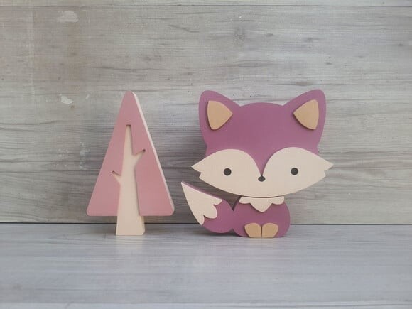 Raposa de Mesa + Pinheiro Escandinavo em mdf - 15 cm
