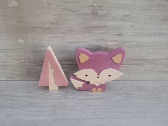 Raposa de Mesa + Pinheiro Escandinavo em mdf - 15 cm