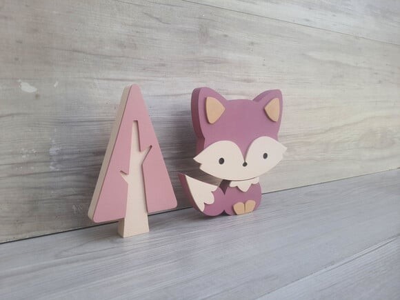 Raposa de Mesa + Pinheiro Escandinavo em mdf - 15 cm