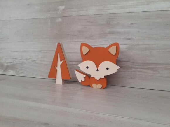 Raposa de Mesa + Pinheiro Escandinavo em mdf - 15 cm