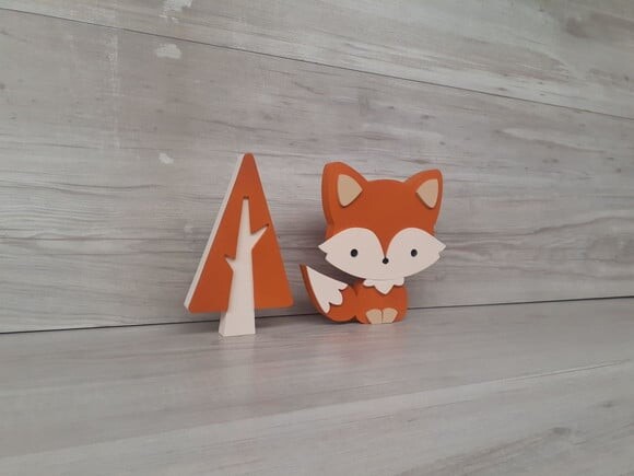 Raposa de Mesa + Pinheiro Escandinavo em mdf - 15 cm