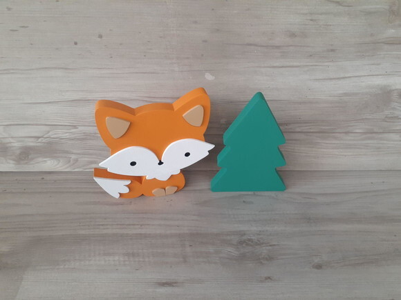 Raposa de Mesa + Pinheiro Escandinavo em mdf - 15 cm