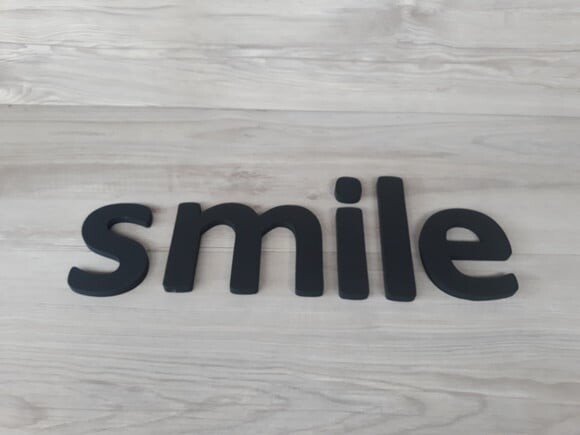 Smile - Palavra Decorativa de Parede em mdf