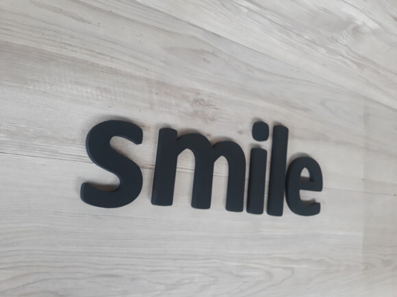 Smile - Palavra Decorativa de Parede em mdf