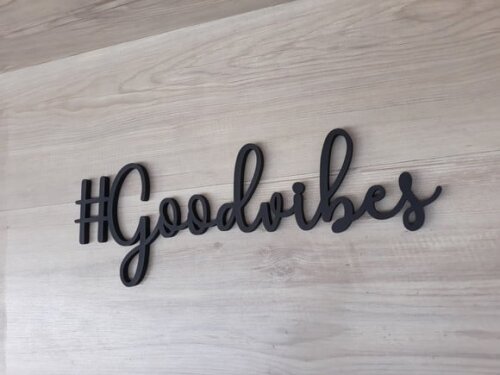 #Goodvibes - palavra de parede em mdf