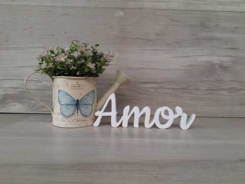 Amor - linha CK - Palavra de mesa em MDF - Tamanho P