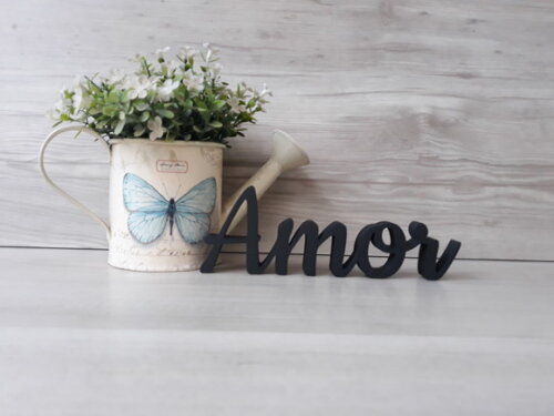 Amor - linha CK - Palavra de mesa em MDF - Tamanho P