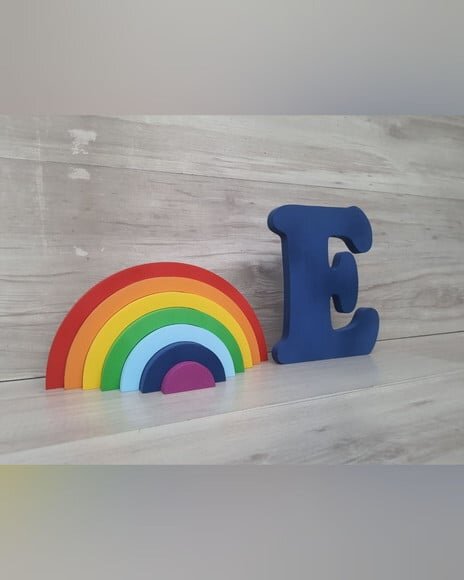 Arco Íris de Mesa em mdf - 7 Cores + Letra 20 cm de Altura