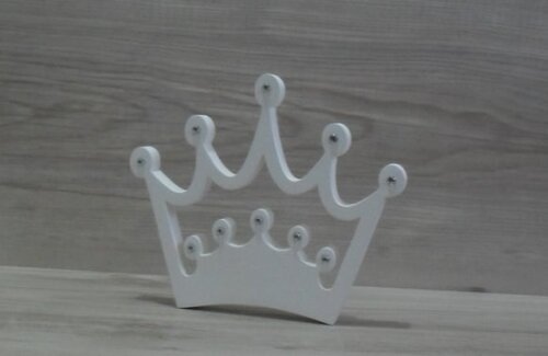 Coroa em mdf com aplicação de strass ou pérola - 13 cm