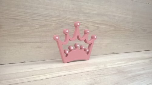 Coroa em mdf com aplicação de strass ou pérola - 16 cm