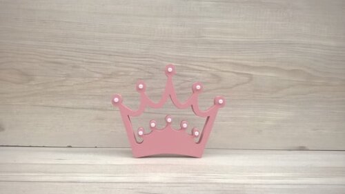 Coroa em mdf com aplicação de strass ou pérola - 16 cm