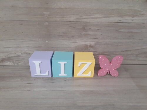 Cubos com Nome - Mod. Clássico - 10 x 10 x 10 cm + Borboleta