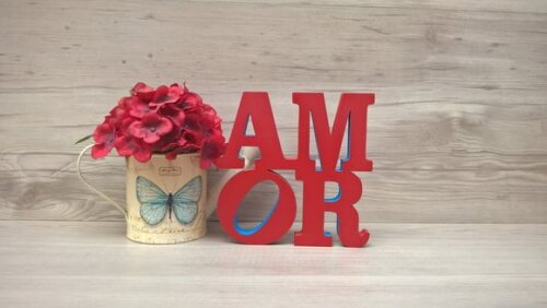 Escultura AMOR - 15 cm