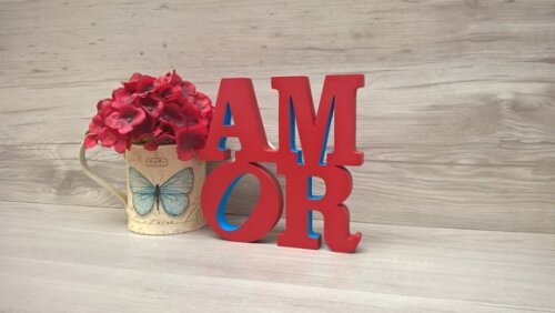 Escultura AMOR - 15 cm
