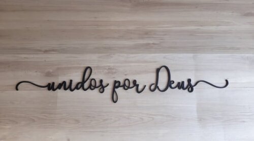 Frase em mdf para decoração de parede - unidos por Deus -