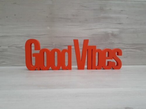 Good Vibes - Palavras Decorativas de mesa em MDF