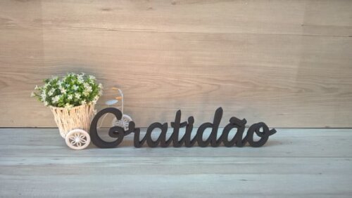Gratidão - Palavra de mesa em MDF