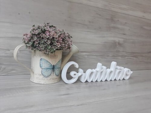 Gratidão - Palavra de mesa em MDF - Tamanho P