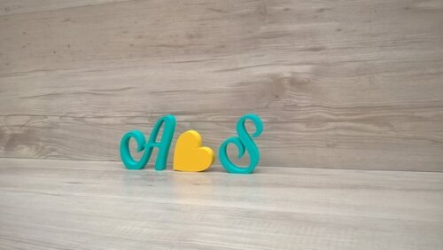 Iniciais cursivas com coração - 12 cm
